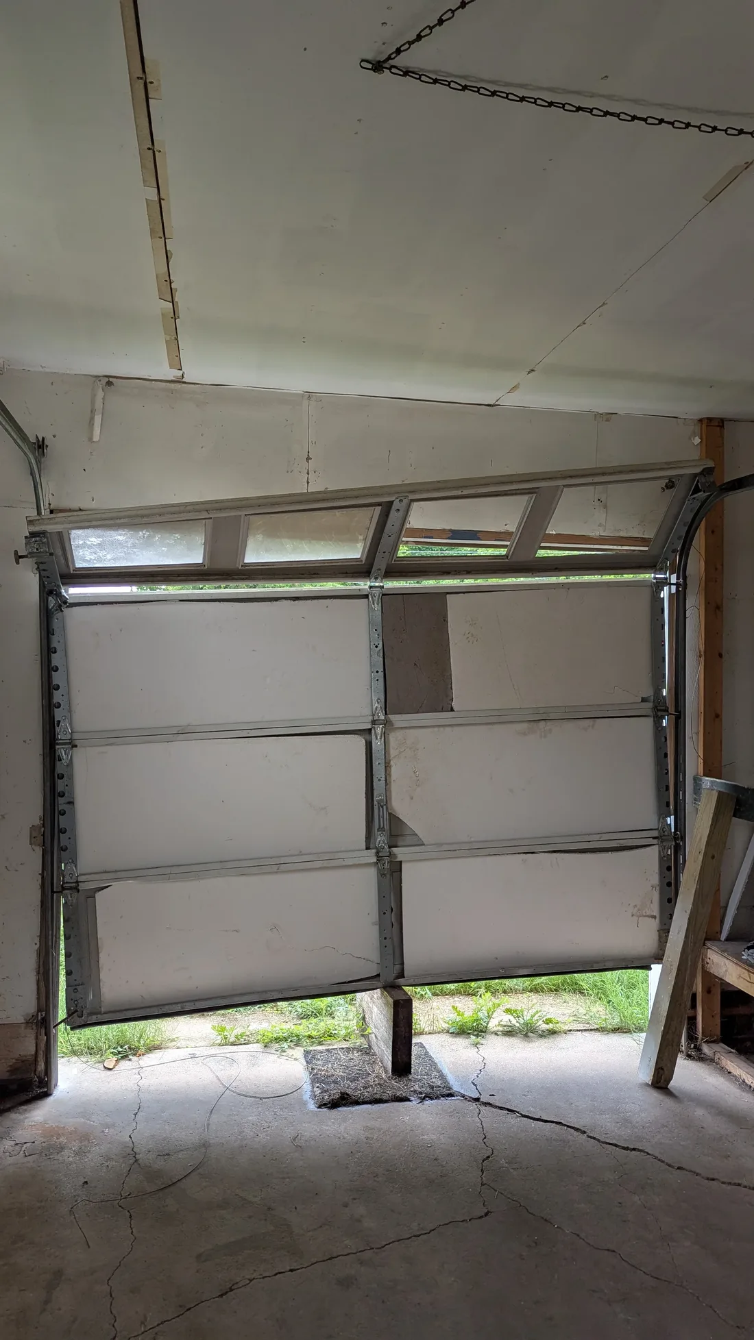 Noisy Garage Door Here's When you Need Repair in Pflugerville